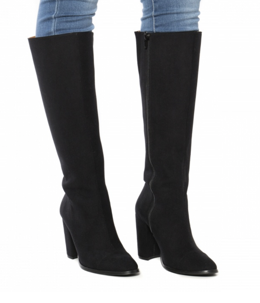 Chere - The Grinning Goat